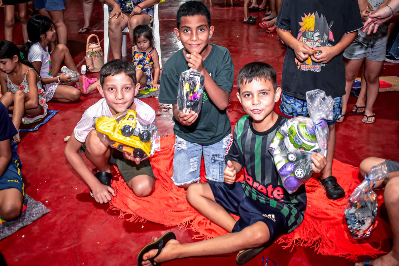 Con merienda y regalos, las infancias disfrutaron del Ciclo de Cine en Barrio San Jorge imagen-2