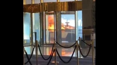 Se incendió un auto Tesla en la puerta del hotel Trump en Las Vegas: un muerto y siete heridos imagen-9