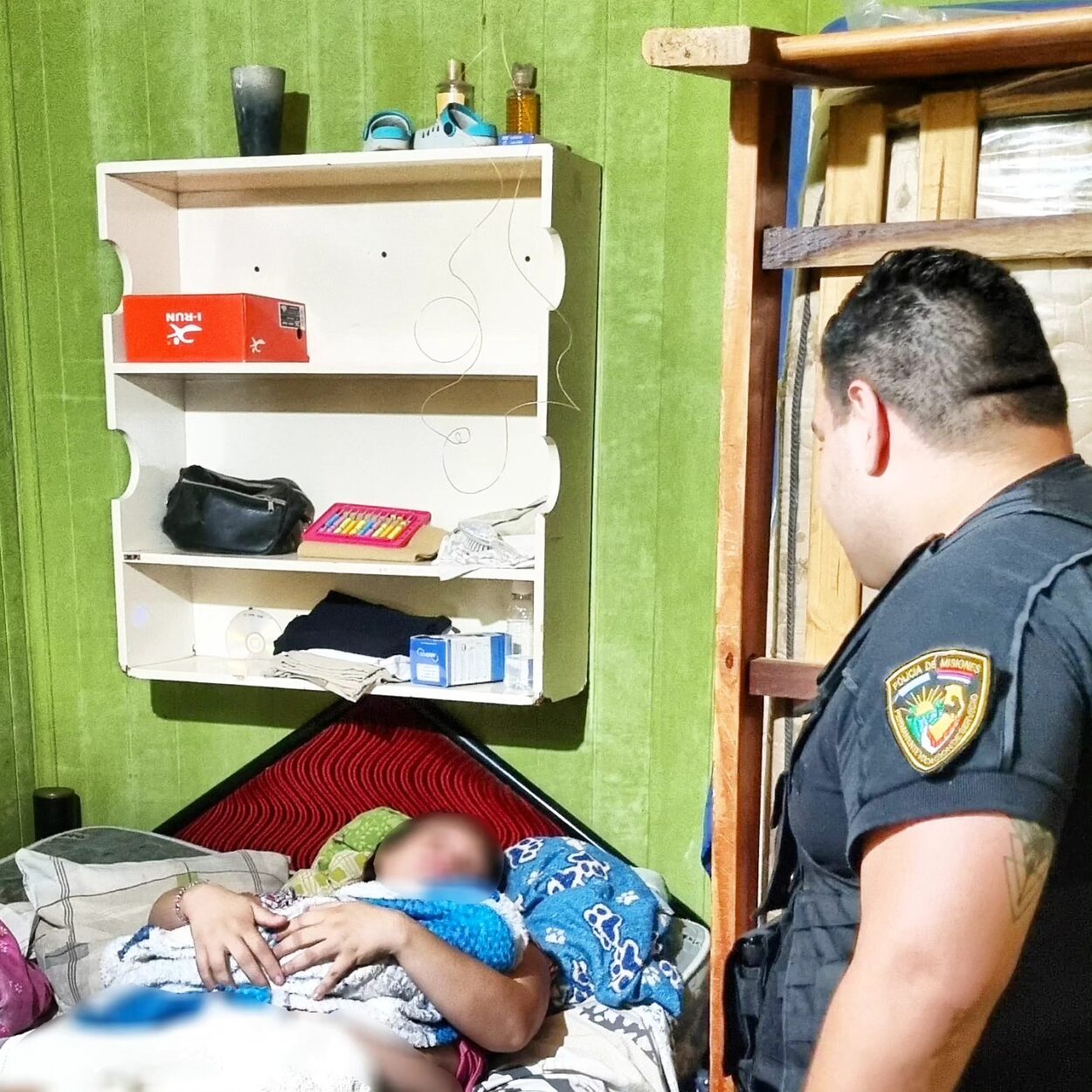 Policías asistieron a una mujer en trabajo de parto a dar a luz en su vivienda de Itaembé Guazú imagen-2