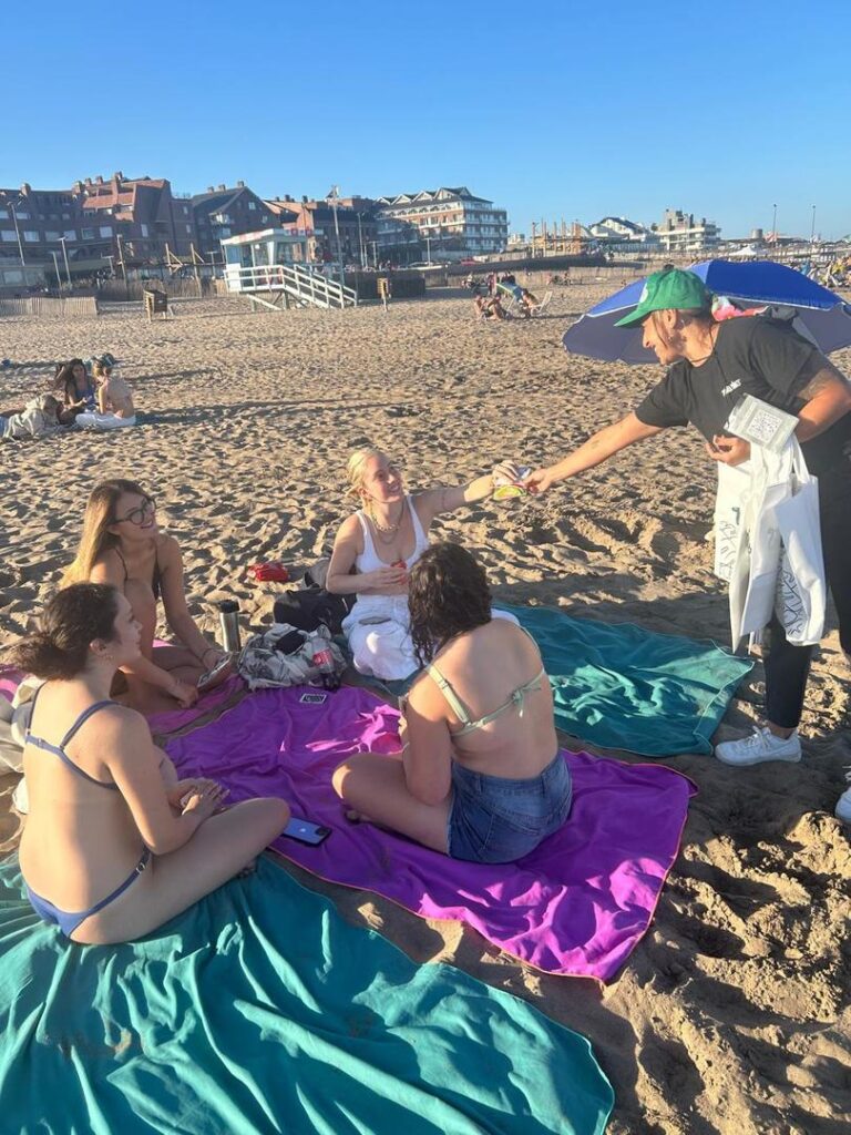 Yerba mate argentina en la playa atlántica imagen-18