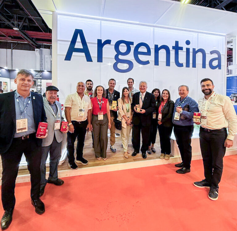 Yerba: el mate y su cultura despertaron el interés de los visitantes en la Feria Gulfood, en Dubai imagen-14