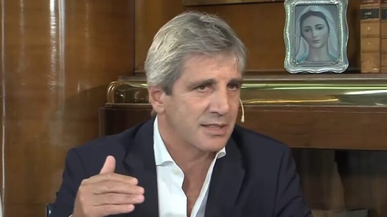 Caputo ordena a la Anses hacer compras masivas de acciones y bonos para atenuar el golpe del criptogate imagen-8