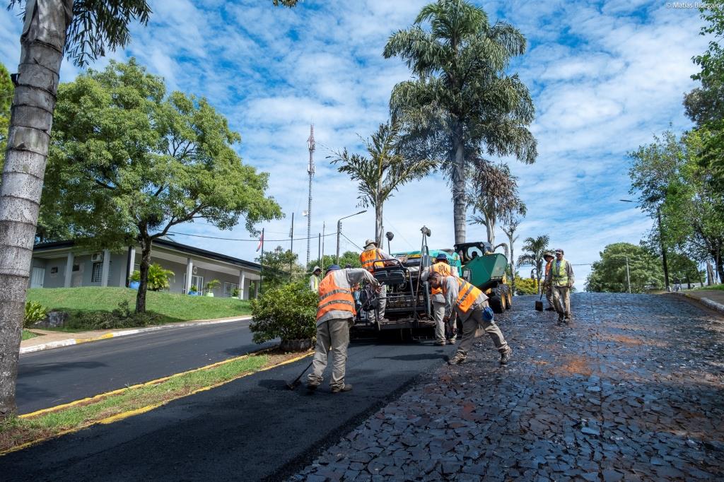 Vialidad de Misiones asfalta calles de Almafuerte imagen-2