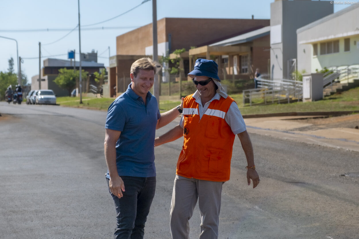 Itaembé Guazú: Pavimentan calles en zona del Hipódromo imagen-2