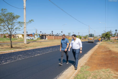 Itaembé Guazú: Pavimentan calles en zona del Hipódromo imagen-7