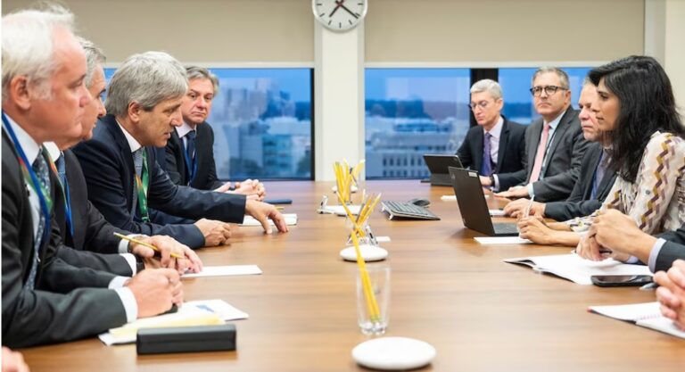 El FMI aseguró que continúa la negociación y que el Gobierno necesitará más medidas fiscales, monetarias y cambiarias El FMI aseguró que continúa la negociación y que el Gobierno necesitará más medidas fiscales, monetarias y cambiarias imagen-13