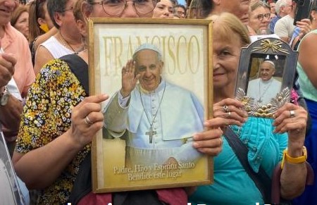 El Vaticano informó que el papa Francisco mostró una leve mejoría: “Descansó bien toda la noche” imagen-5