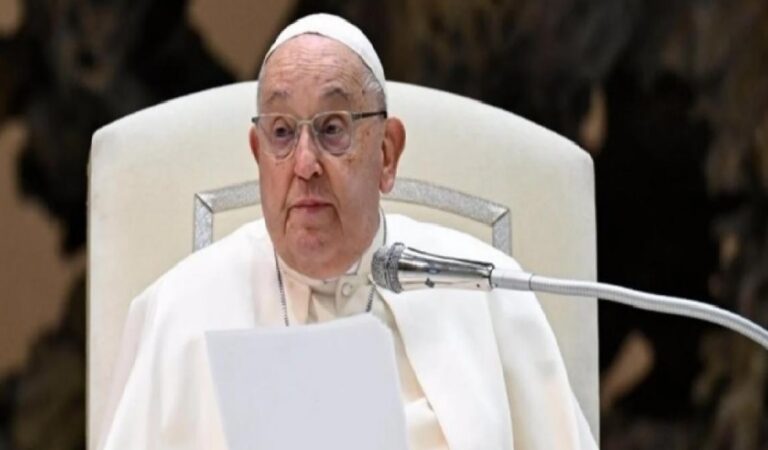 El Papa Francisco experimentó una “leve mejoría” imagen-27