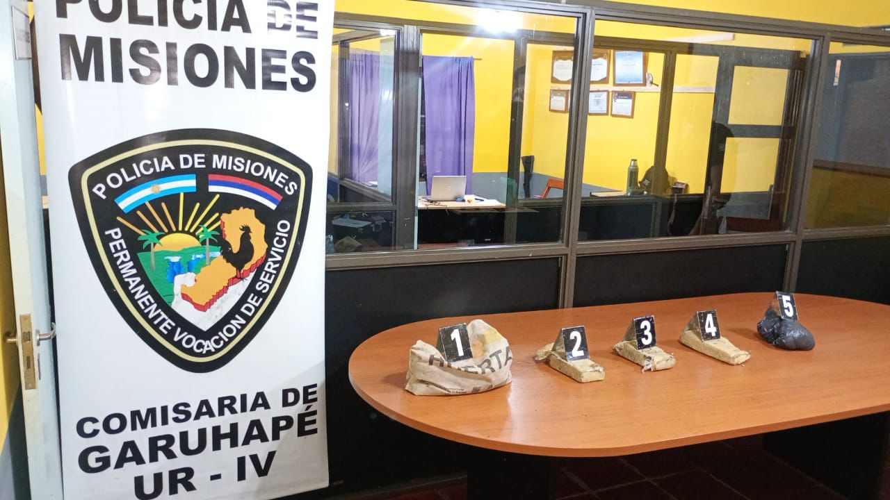 Policías secuestraron más de dos millones de pesos en marihuana oculta en una zona rural imagen-4