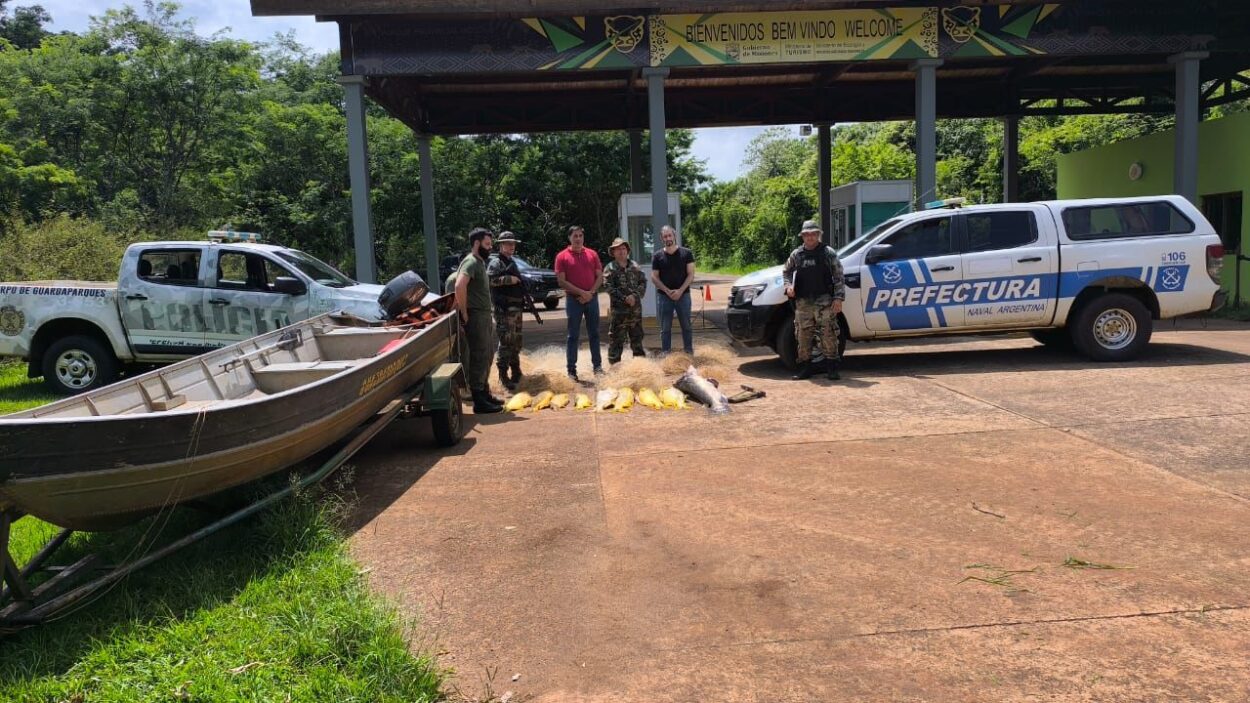 Operativo exitoso en el Parque Provincial Moconá: decomiso de redes de pesca y arma de fuego imagen-8