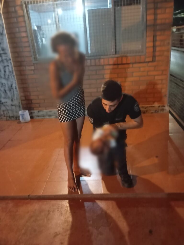 Llevó a la guardia a su bebé que no respiraba y los policías lograron reanimarlo imagen-27