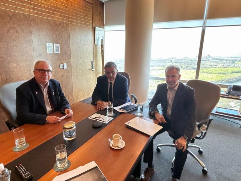 En respuesta a las gestiones del Gobierno provincial, en febrero YPF no aumentó el precio de la Infinia Diésel en Misiones En respuesta a las gestiones del Gobierno provincial, en febrero YPF no aumentó el precio de la Infinia Diésel en Misiones imagen-21