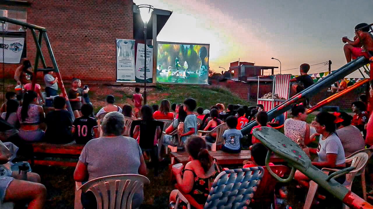 Niños del barrio San Lorenzo disfrutaron del Cine en Verano imagen-1