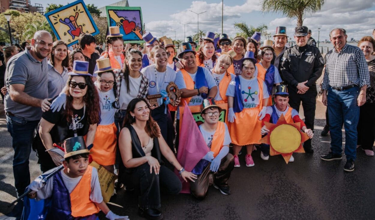 Inauguran muestra "Más que Trajes - Inclusión, cultura y juventud en la Estudiantina" imagen-2