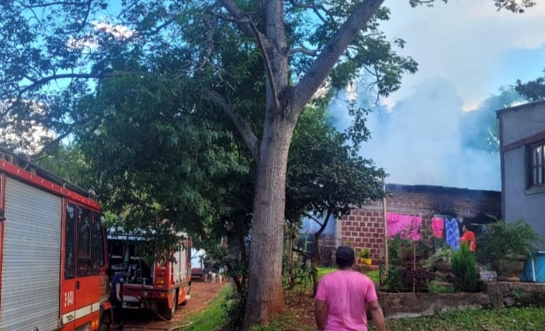 Se incendió una vivienda familiar en Oberá, no hubo personas lesionadas imagen-2