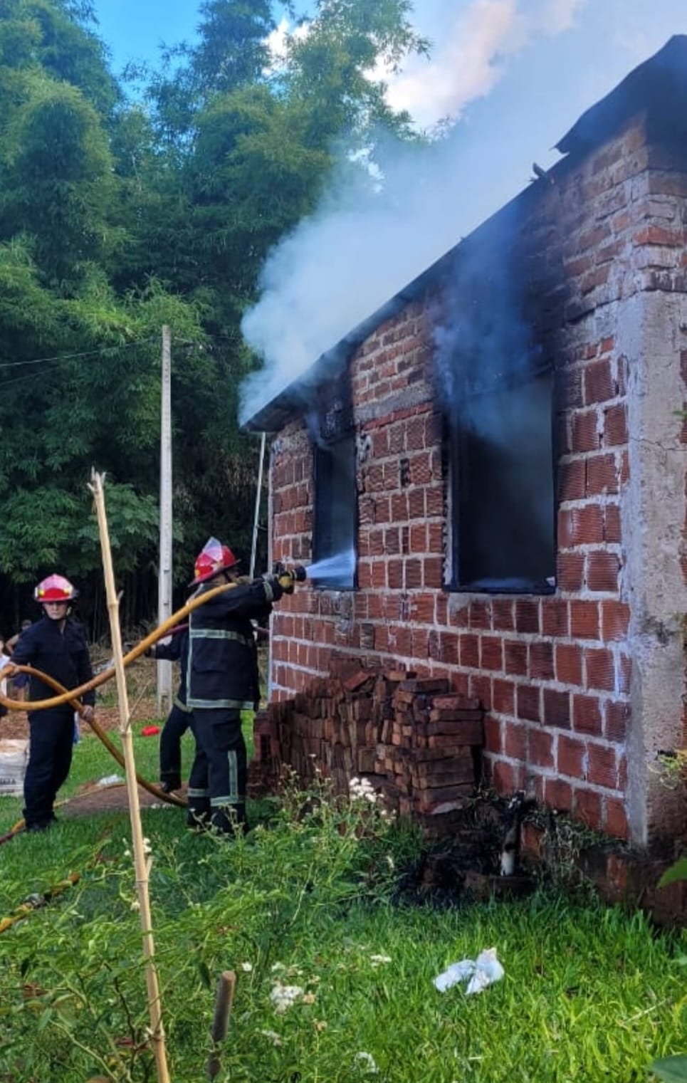 Se incendió una vivienda familiar en Oberá, no hubo personas lesionadas imagen-4