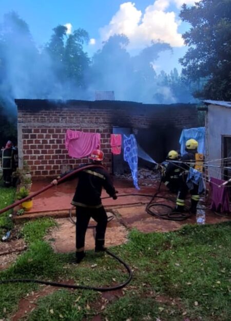 Se incendió una vivienda familiar en Oberá, no hubo personas lesionadas imagen-13