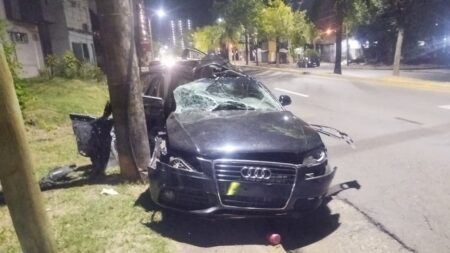 Madrugada trágica: un joven falleció tras chocar contra un poste en Posadas imagen-3