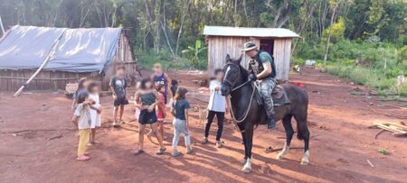 Cacique guaraní obsequió un caballo a la Policía de Misiones como símbolo de amistad imagen-2