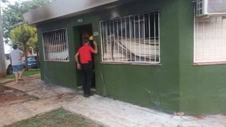 La Policía investiga el incendio de una vivienda donde asistieron a una mujer herida imagen-8