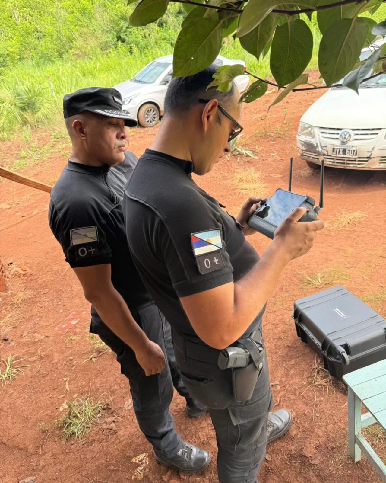 Con drones y canes adiestrados, profundizan la búsqueda de un hombre desaparecido en Piñalito Norte imagen-4