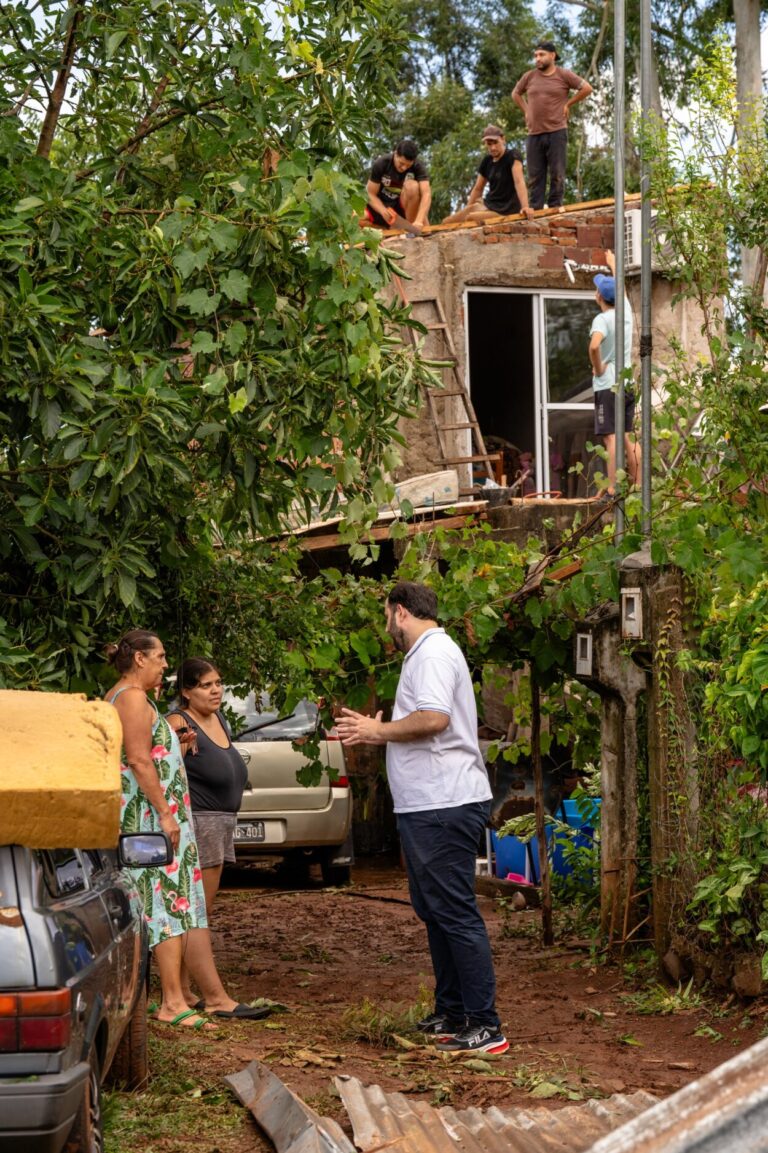 Rápida asistencia a las familias afectadas por el temporal en Alem imagen-48