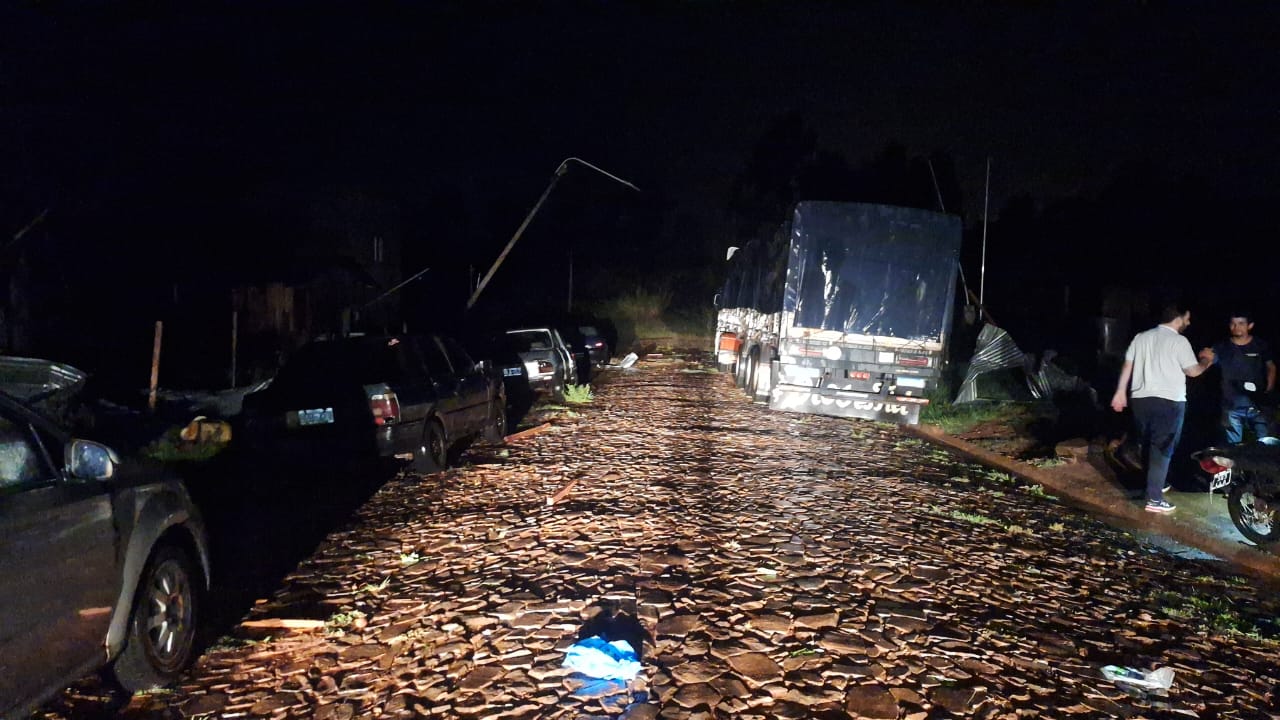 Una fuerte tormenta azotó la ciudad de Alem imagen-2