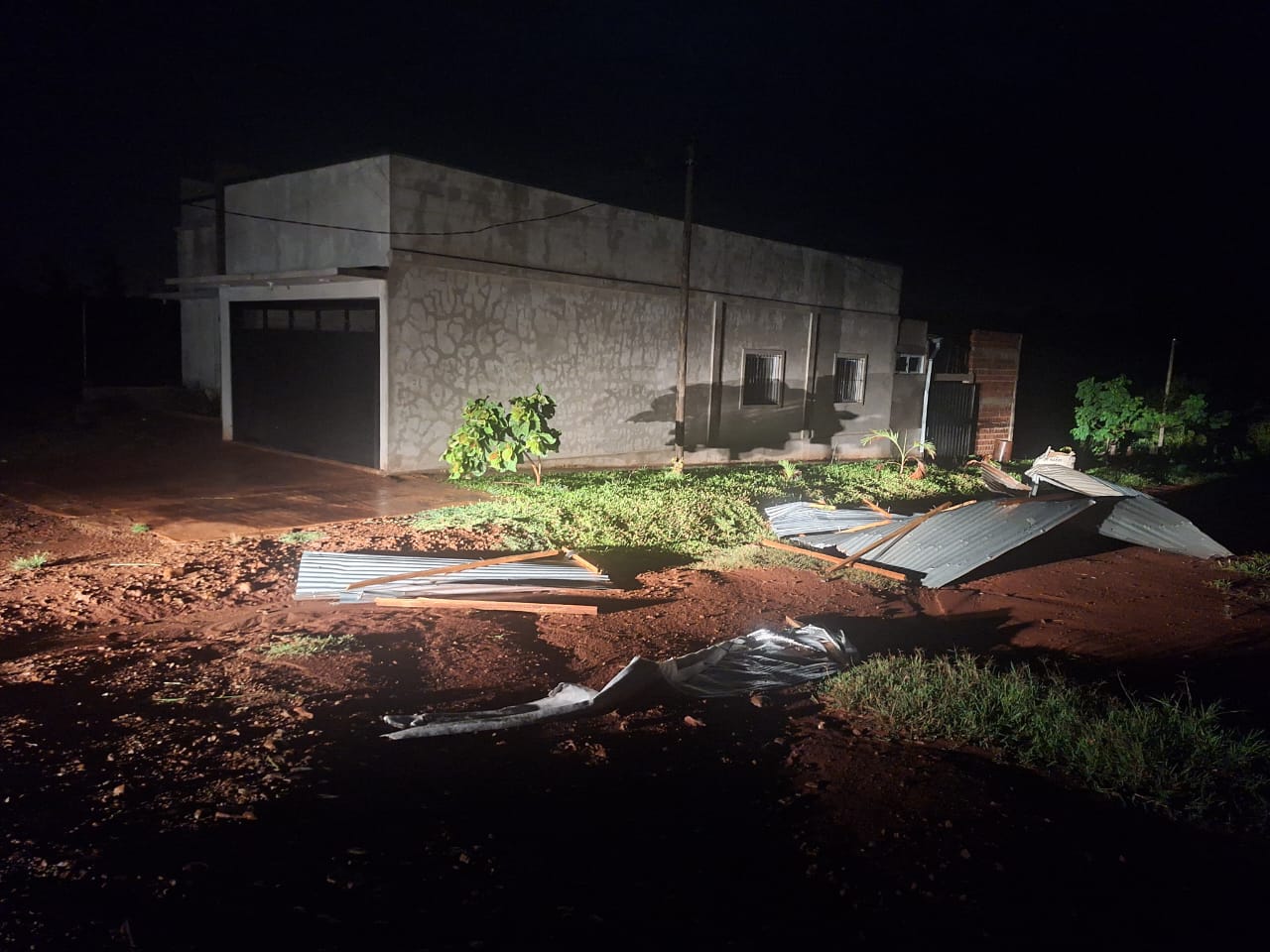 Una fuerte tormenta azotó la ciudad de Alem imagen-6