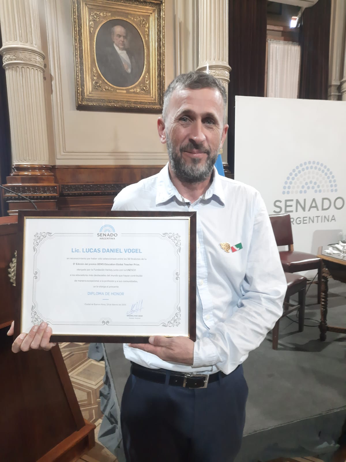 Emotivo reconocimiento en el Senado de la Nación al misionero Lucas Vogel, seleccionado entre los 50 mejores docentes por Global Teacher Prize 2024 imagen-2