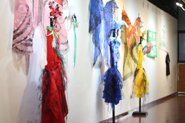 "Más que trajes", una muestra para apreciar la creatividad imagen-43