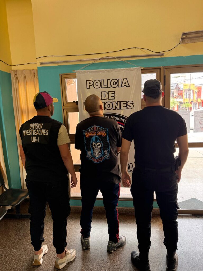 Tras intentar robar en una óptica céntrica, se fugó en colectivo: Quedó captado en cámaras y lo arrestaron imagen-39