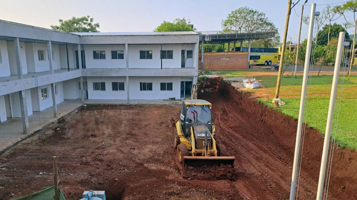 Durante el receso de verano el Gobierno provincial avanza en la refacción de más de 50 escuelas en todo Misiones imagen-6