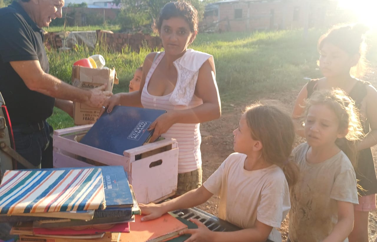 La Clínica del Juguete empezó a entregar libros y material de estudio imagen-3