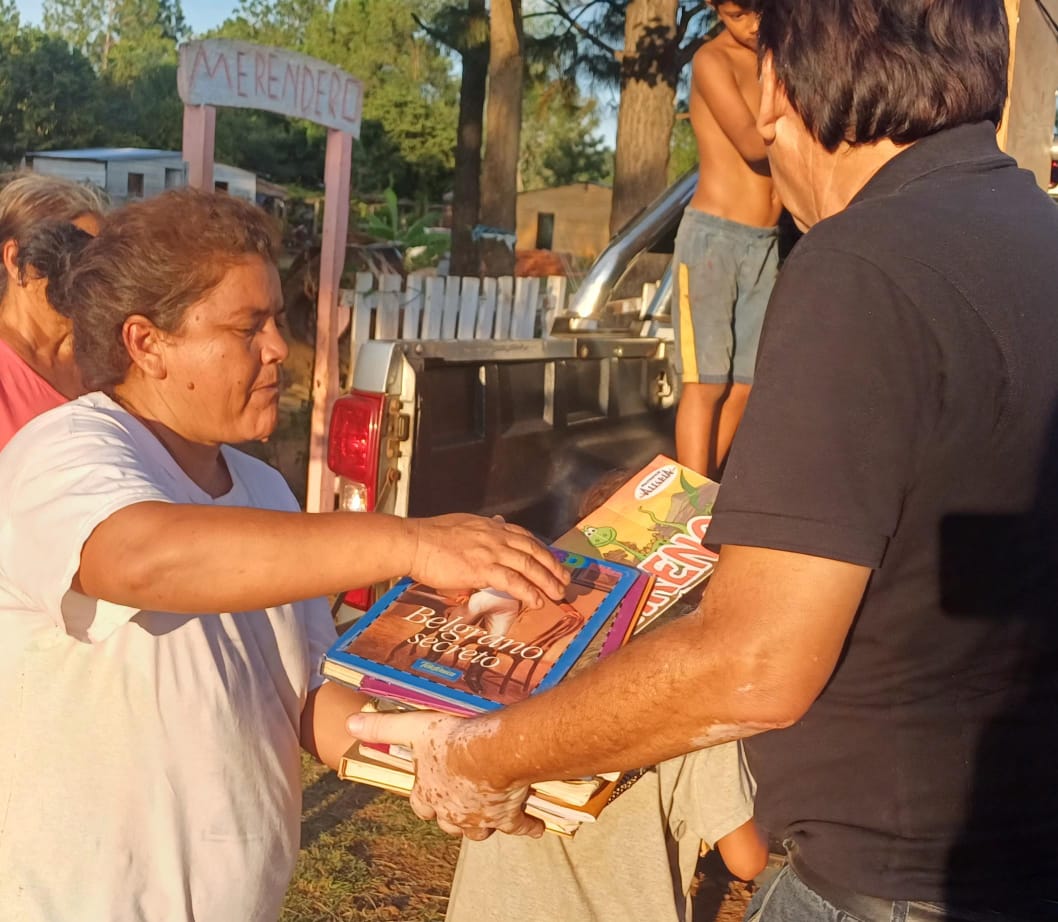 La Clínica del Juguete empezó a entregar libros y material de estudio imagen-9