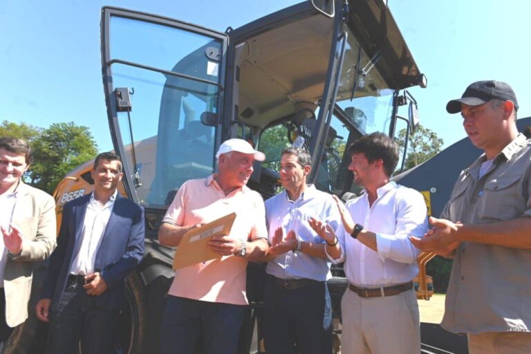 Misiones fortalece la infraestructura vial de sus municipios con nuevas maquinarias, destacan imagen-2