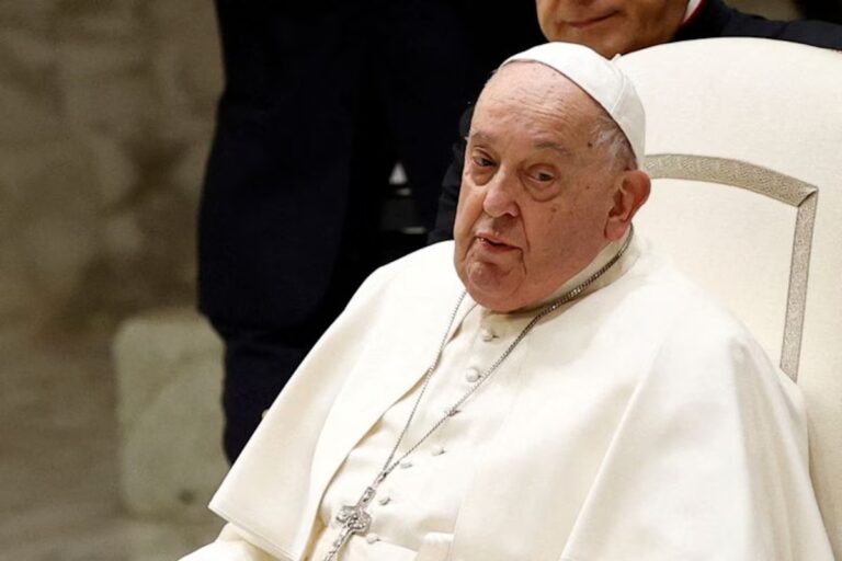 El papa Francisco no asistirá a los actos previstos el próximo fin de semana y sigue internado por una infección respiratoria imagen-25