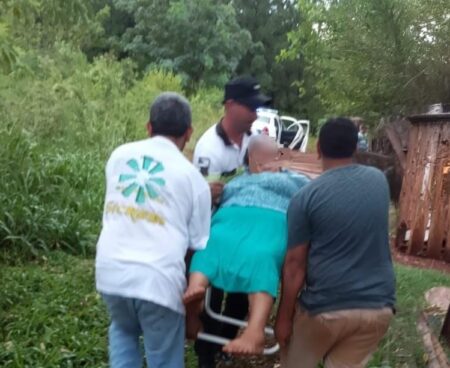 Durante la tormenta una mujer mayor se descompensó y fue asistida por policías imagen-5