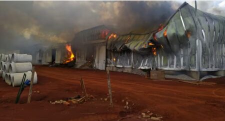 Corrientes: el incendio del galpón de Playadito destruyó unos 3 millones de kilos de yerba imagen-9