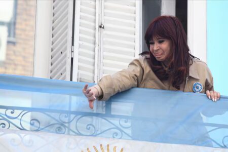 “Los límites”: Cristina Kirchner envió un mensaje a Javier Milei tras la marcha LGBT+ “Los límites”: Cristina Kirchner envió un mensaje a Javier Milei tras la marcha LGBT+ imagen-4