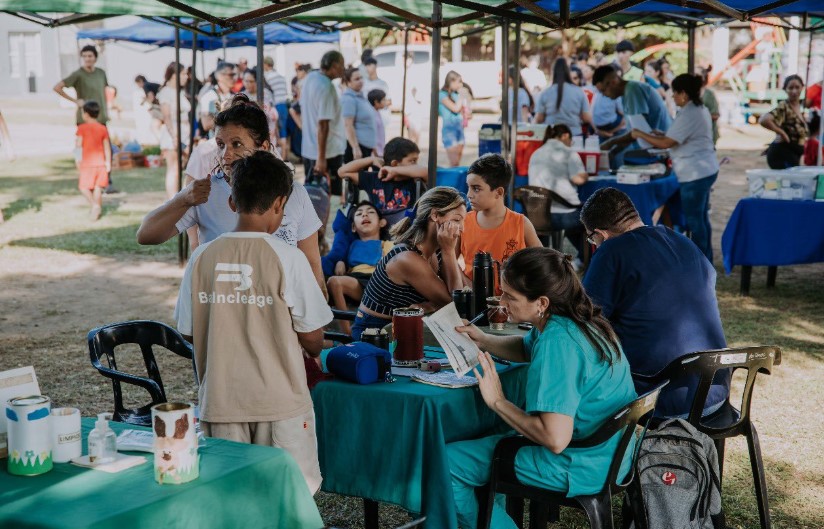 Romero Spinelli y Stelatto recorrieron el barrio Los Paraísos con el operativo de salud imagen-4