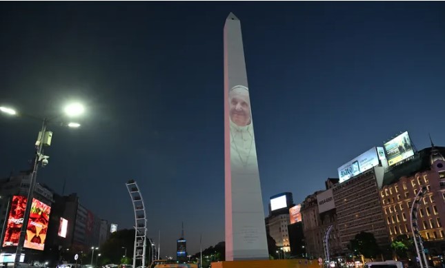 El papa Francisco presentó una "nueva y leve mejoría" y mostró una "evolución normal" imagen-6