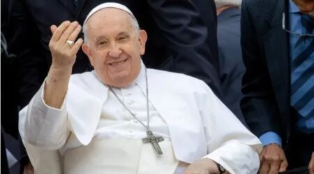 El papa Francisco sigue en estado crítico y presenta una insuficiencia renal leve imagen-5