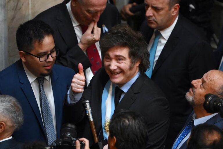 Milei inició la campaña y busca apoyo para el acuerdo con el FMI, pero ya piensa en el recambio legislativo imagen-39