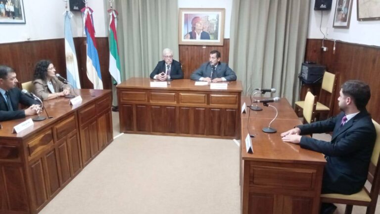 Tras violento episodio en la noche apostoleña, Concejo Deliberante aceptó en sesión extraordinaria la renuncia presentada por Facundo Bustos a su banca Tras violento episodio en la noche apostoleña, Concejo Deliberante aceptó en sesión extraordinaria la renuncia presentada por Facundo Bustos a su banca imagen-5