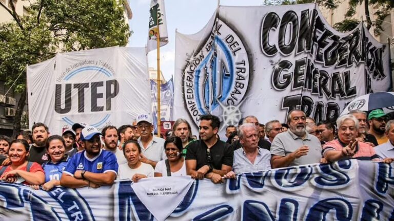 La CGT hará su tercer paro general contra Milei el 8 de abril y participará de la marcha opositora del 24 de marzo imagen-48