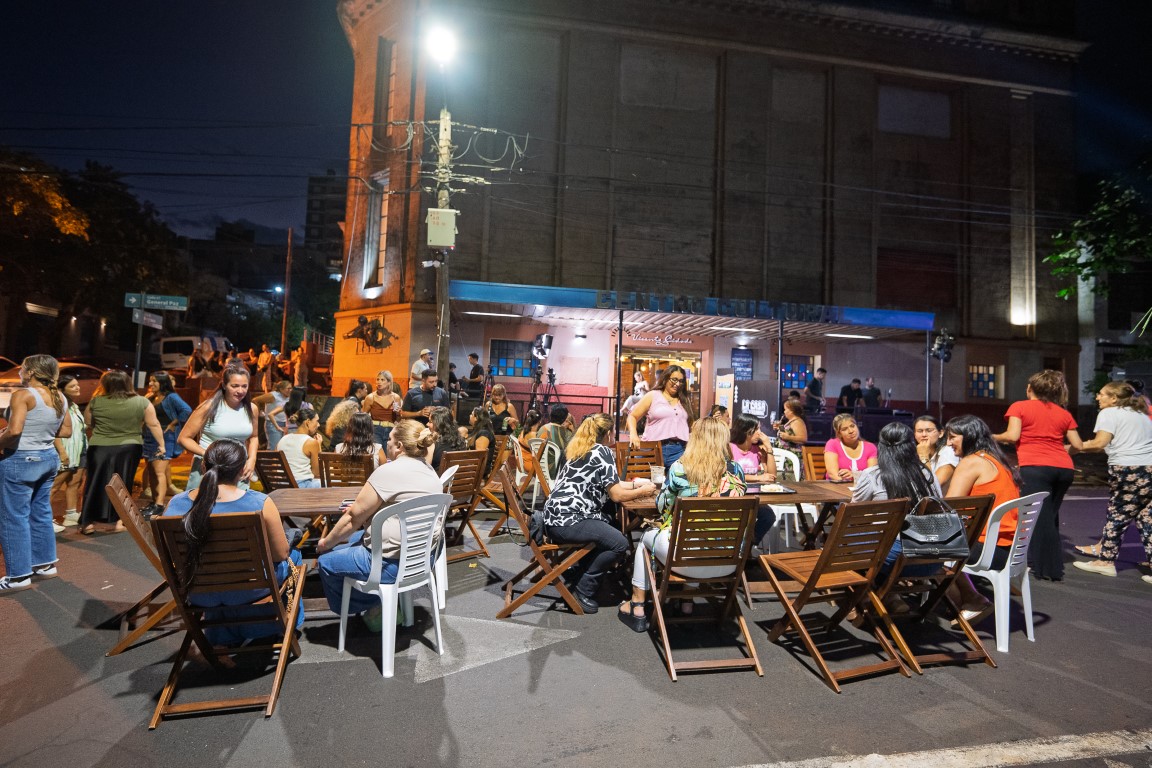 "Arriba Nosotras" llenó de arte y energía la esquina del Cidade en el Día de la Mujer imagen-6