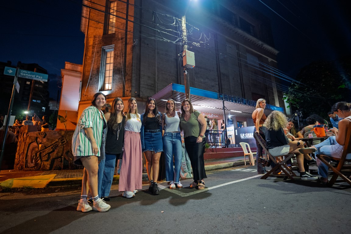 "Arriba Nosotras" llenó de arte y energía la esquina del Cidade en el Día de la Mujer imagen-2