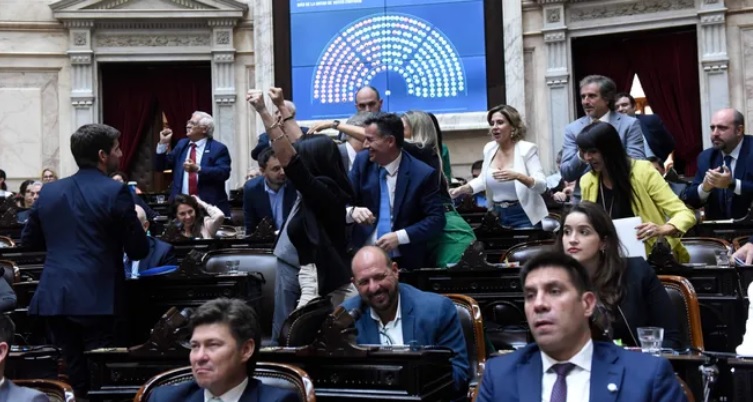 Victoria del Gobierno en Diputados: logró aval al DNU para el acuerdo con el FMI imagen-11