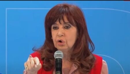 Duro mensaje de Cristina Kirchner contra Javier Milei por el nuevo acuerdo con el FMI: "Terminaste haciendo lo mismo que Macri" imagen-9