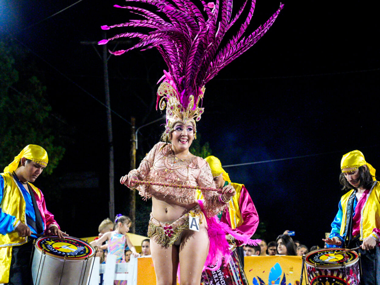 La magia del carnaval se apodera de San Ignacio: Comparsas de Misiones luchan por el gran título de la temporada imagen-6